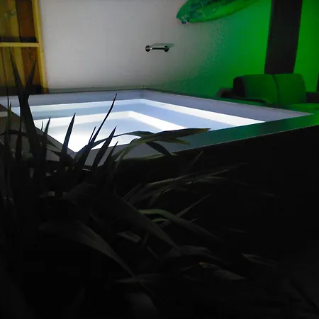 Holiday home Avec Piscine Et Espace Bien-etre Partages Entre Bordeaux Et Lacanau Ocean (adults Only)