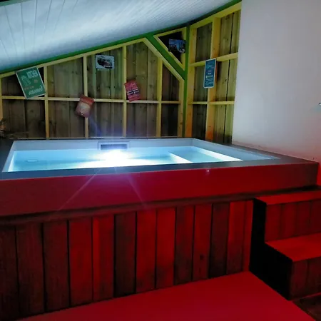 Avec Piscine Et Espace Bien-etre Partages Entre Bordeaux Et Lacanau Ocean (adults Only) Holiday home Brach