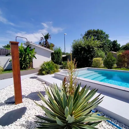 Holiday home Avec Piscine Et Espace Bien-etre Partages Entre Bordeaux Et Lacanau Ocean (adults Only)
