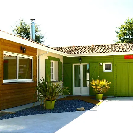 Avec Piscine Et Espace Bien-etre Partages Entre Bordeaux Et Lacanau Ocean (adults Only) Holiday home
